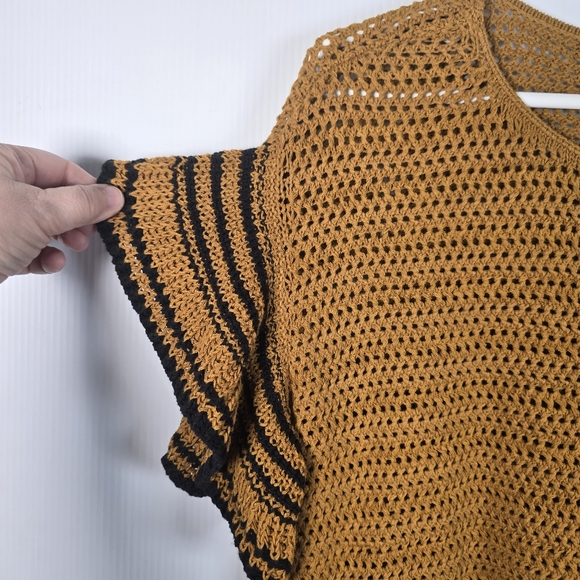NWT Loft Women's Mustard Crochet Top with Black Trim Size L Ruffled Sleeve - Picture 4 of 11